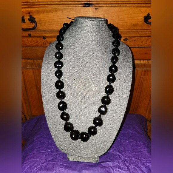 Hawaiian Kukui Nut Lei Necklace - Picture 1 of 2